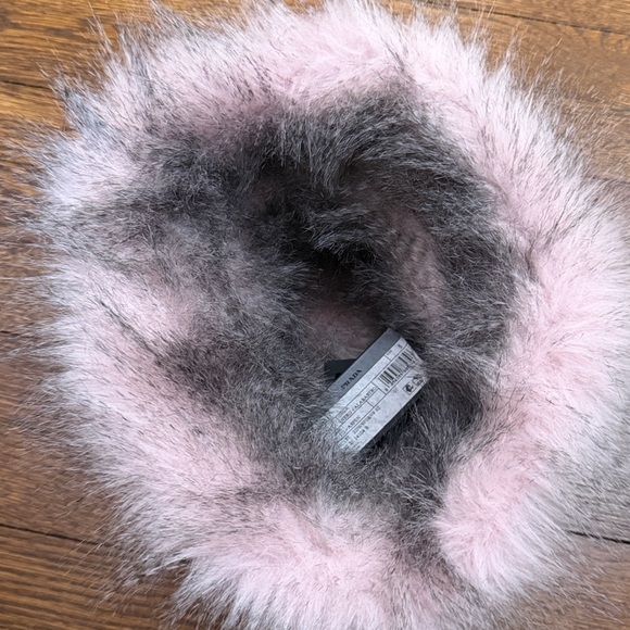 NWT Prada Re-Nylon Faux-Fur Trim Bucket Hat in Black and Pink - Picture 7 of 9